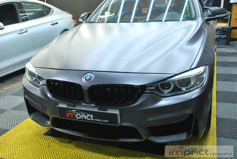 BMW 5 Seriesのカーラッピング事例 施工写真 3-2