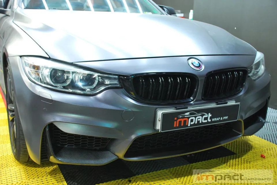BMW 5 Seriesのカーラッピング事例 施工写真 4-2