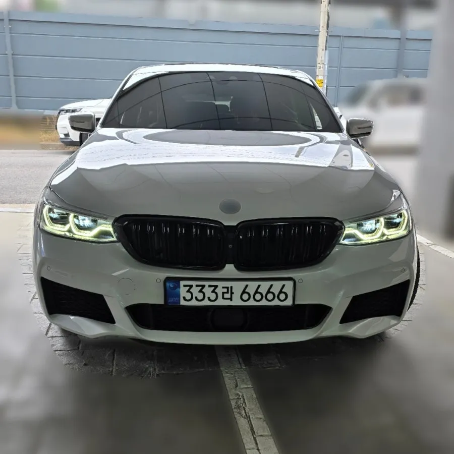 BMW 6 Series GT steering wheel review