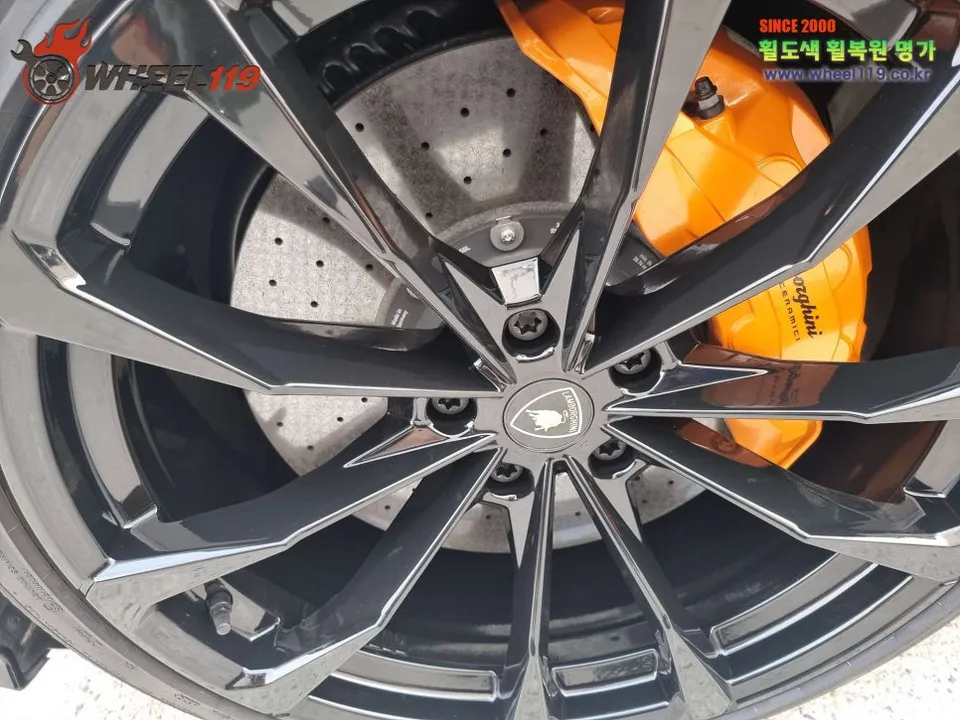 Lamborghiniのホイールリペア・塗装事例 施工写真 4-2