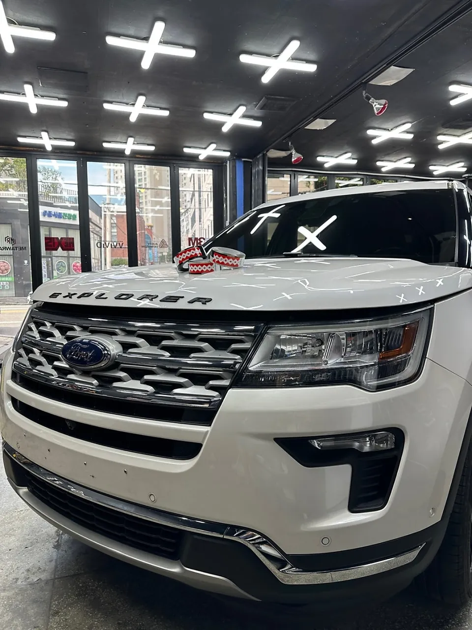 Ford Explorer vinyl wrap - Ford Explorer Vinyl Wrap Review: Ice Black Chrome Delete Cost photo 2