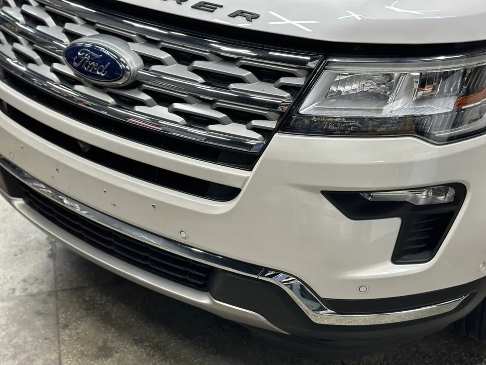 Ford Explorerのカーラッピング事例 施工写真 4-2