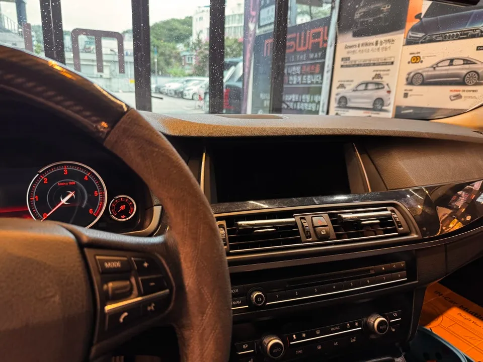BMW 5 Series F10のAndroid Auto・CarPlay取付事例 施工写真 2