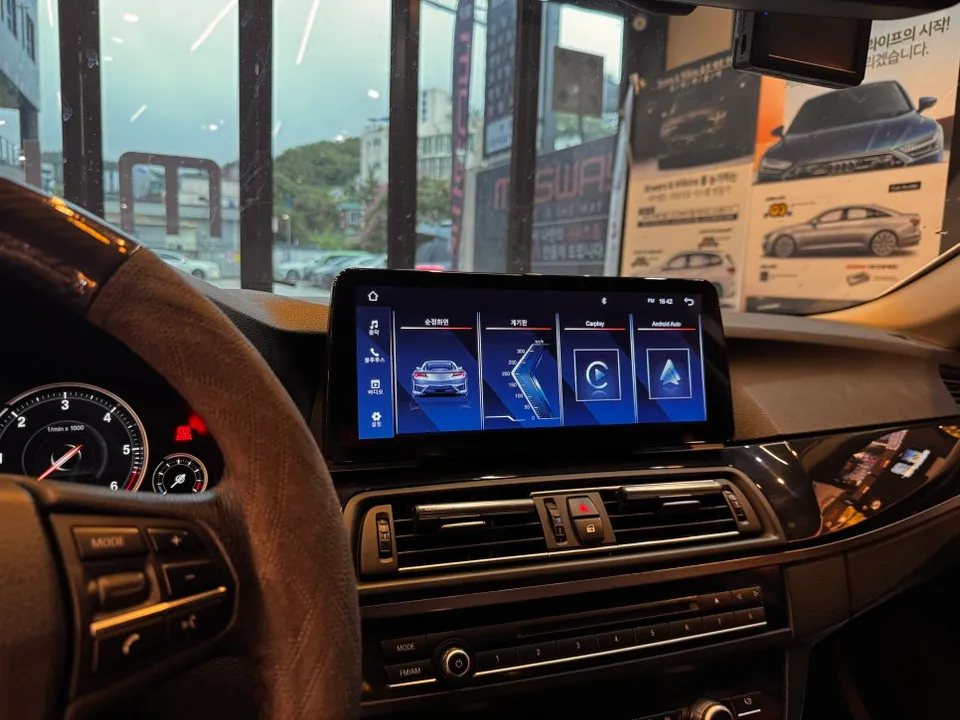 BMW 5 Series F10のAndroid Auto・CarPlay取付事例 施工写真 3
