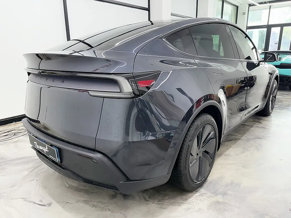 Tesla Model YのPPF施工事例|無光PPFで保護とドレスアップ 施工写真 3-1