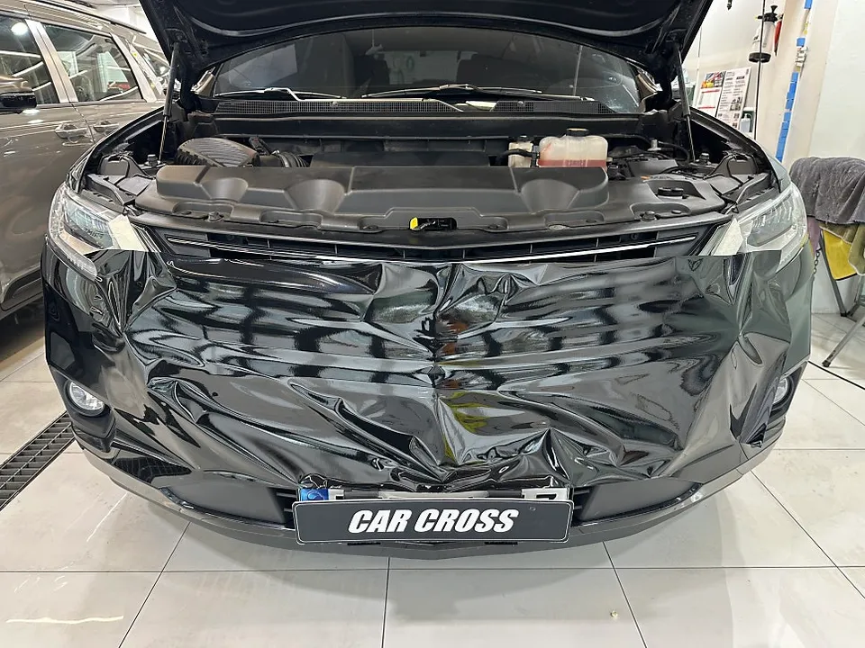 Chevrolet Traverseのカーラッピング事例:クロームパーツをブラック化 施工写真 3-3
