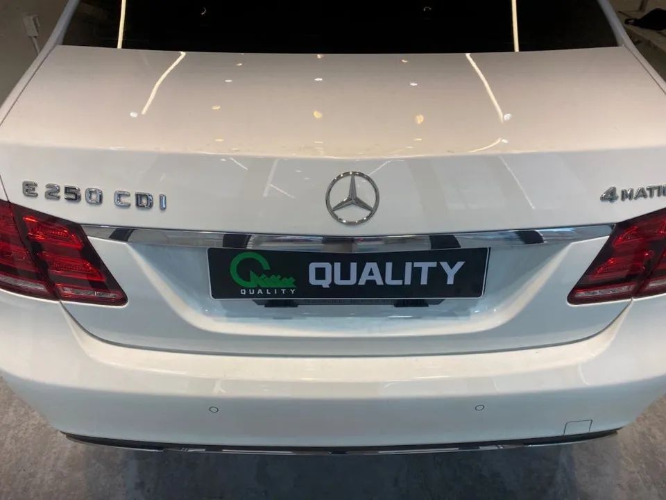 Mercedes-Benz Eクラスのガラスコーティング事例|韓国での施工 施工写真 2-2