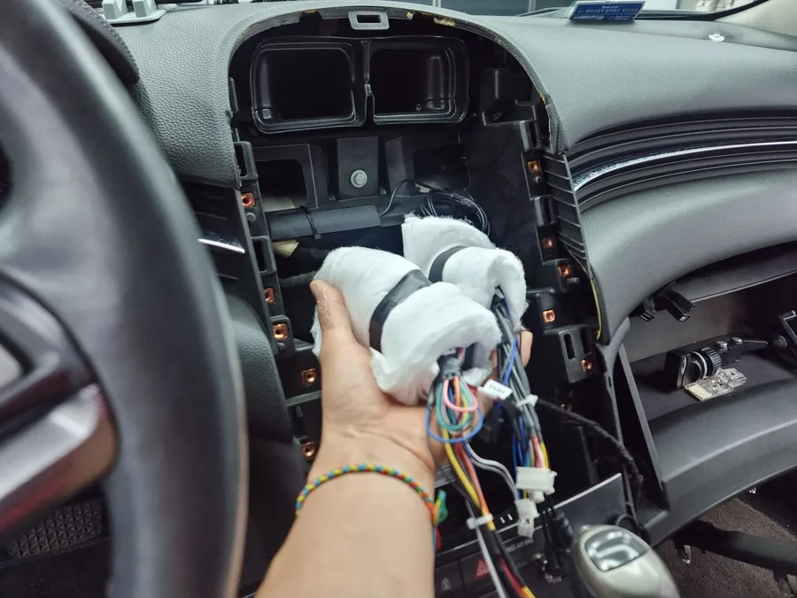 Chevrolet Malibu android head unit - Chevrolet Malibu CarPlay Retrofit Installation Review — Cost photo 5