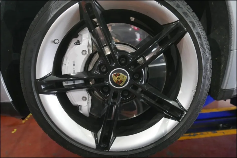 Porsche Taycan wheel repair - Porsche Taycan Two-Tone Wheel Restoration Review — Perfect Finish photo 3