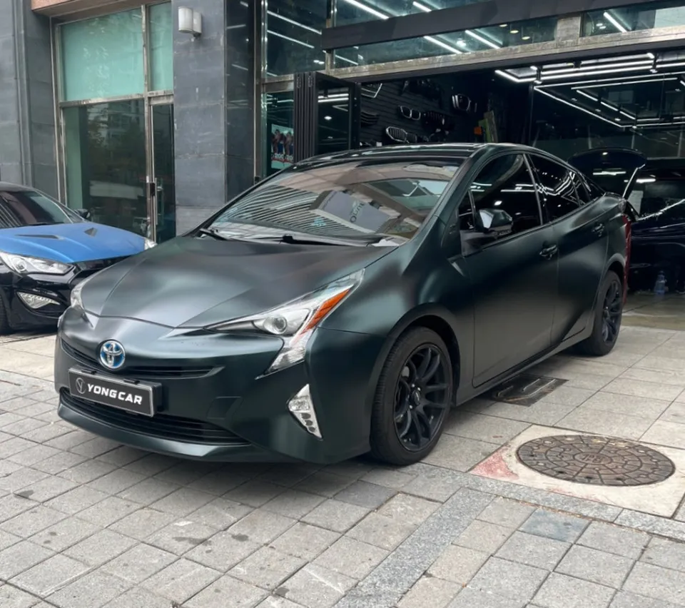 Toyota Priusのカーラッピング事例|事故修理後の再施工 施工写真 2-1