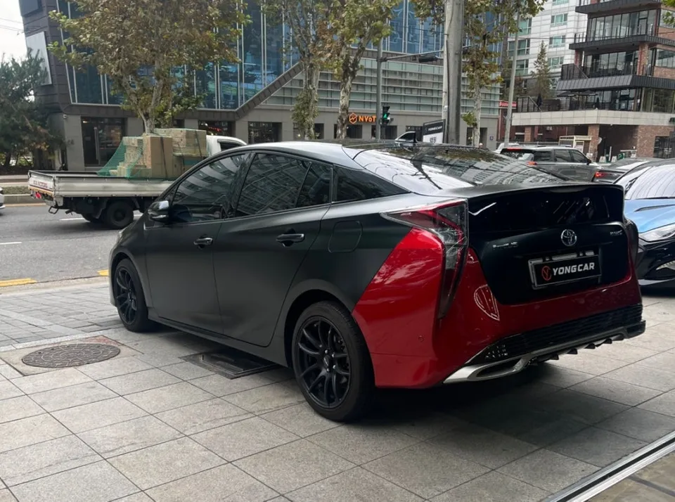 Toyota Priusのカーラッピング事例|事故修理後の再施工 施工写真 1-2