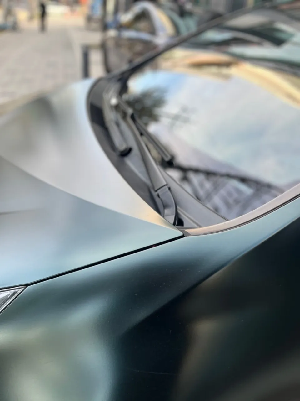 Toyota Priusのカーラッピング事例|事故修理後の再施工 施工写真 1-3