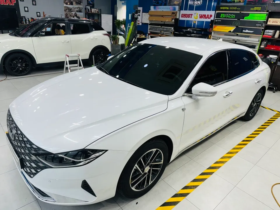 Hyundai Azeraのカーラッピング事例|費用目安・仕上がり 施工写真 2-1