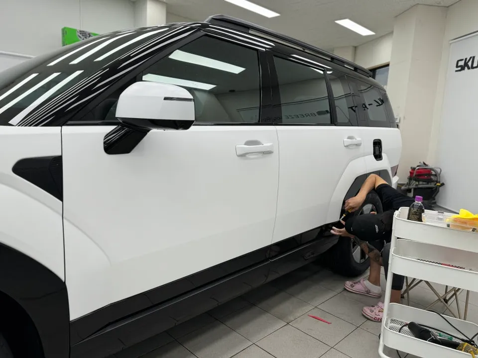 Hyundai Santa Fe TMのカーラッピング事例|費用目安・仕上がり 施工写真 1-3