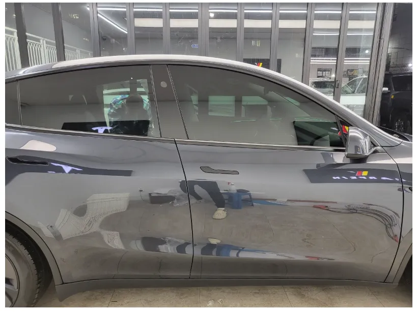 Tesla Model 3 カーフィルム施工事例|費用目安・仕上がり 施工写真 3-1