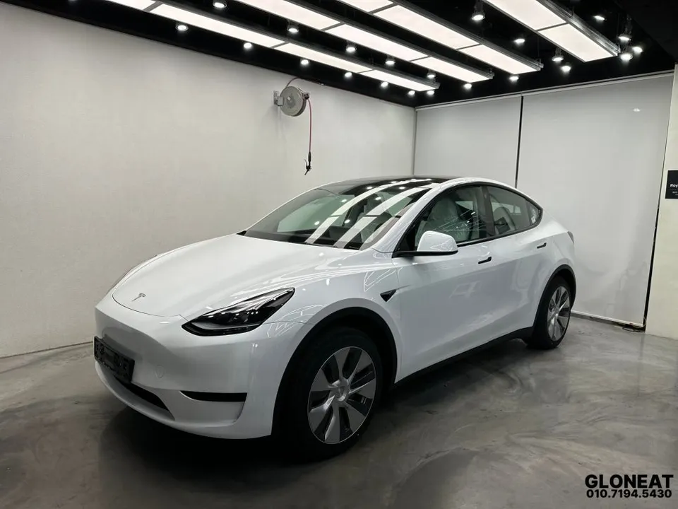 Tesla Model Y window tinting installation result