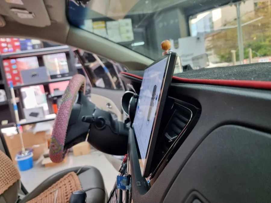 Kia Carnival KA4のAndroid Auto・CarPlay取付事例 施工写真 3