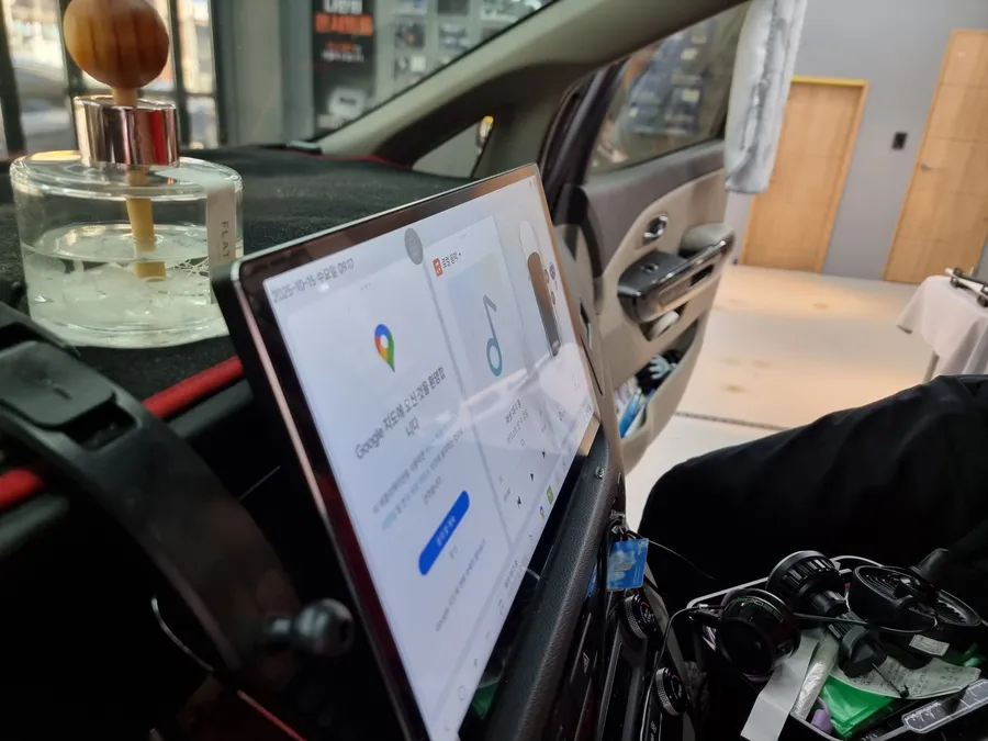Kia Carnival KA4のAndroid Auto・CarPlay取付事例 施工写真 4
