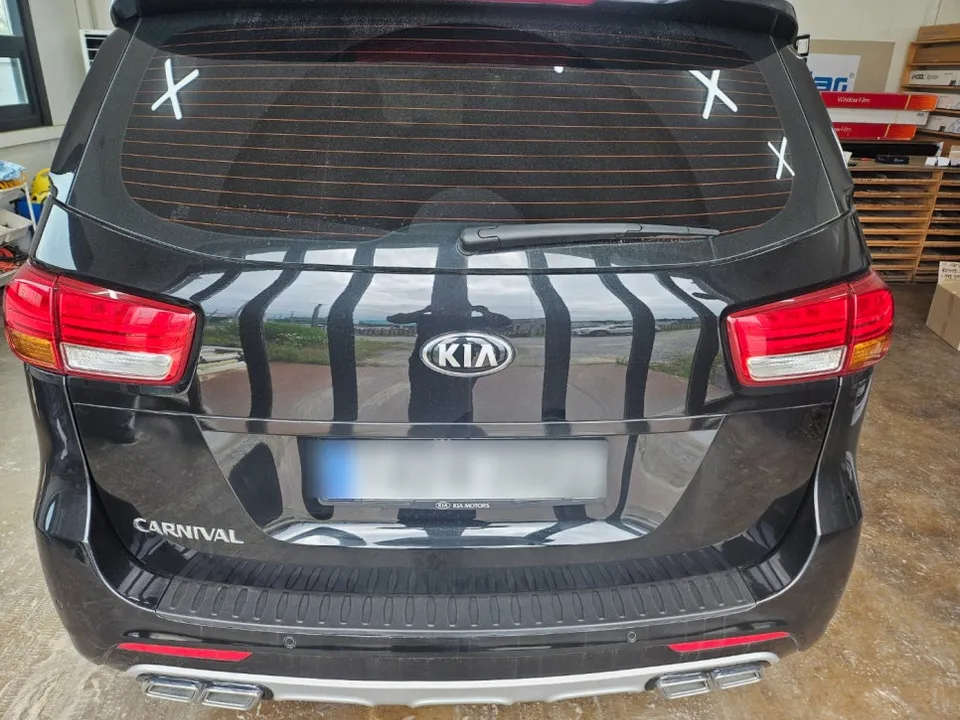 Kia Carnivalのドラレコ取付事例｜費用目安と仕上がり 施工写真 1-1