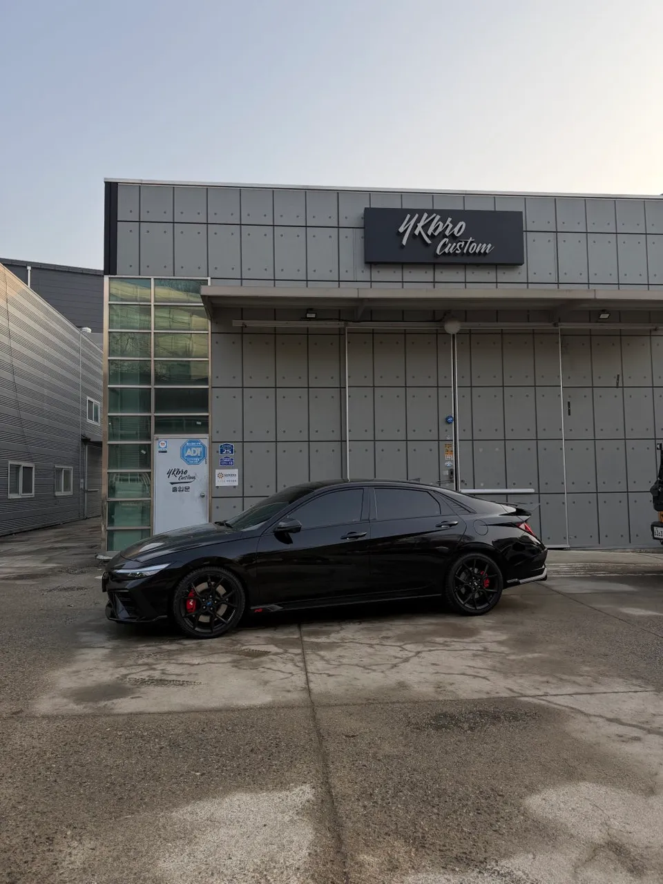 Hyundai Elantra Nのカーラッピング事例|費用目安・仕上がり 施工写真 1-3