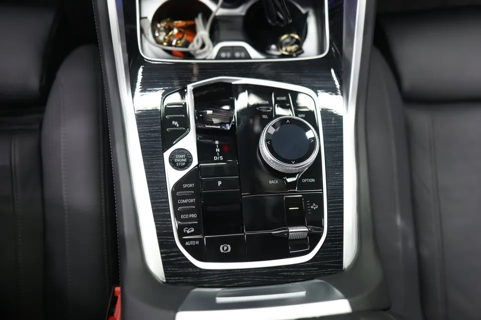 BMW X6のガラスコーティング事例：韓国での施工写真と費用目安 施工写真 2-3