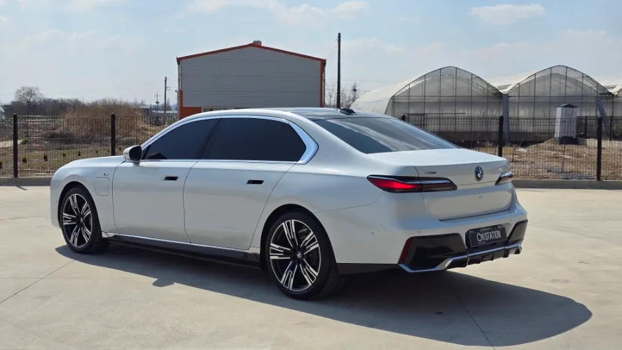 BMW 7 SeriesのPPF施工事例|費用目安と仕上がり 施工写真 3-1
