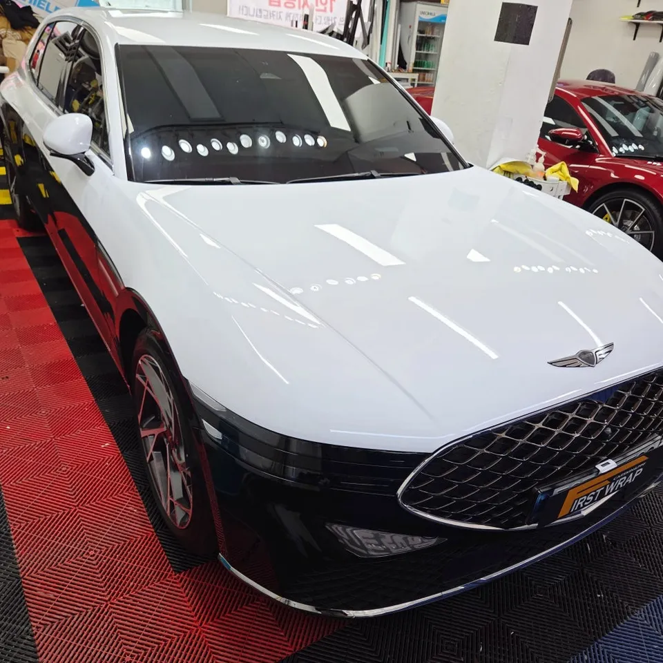Genesis G90のカーラッピング事例|デュオトーンで高級感をプラス 施工写真 1-1