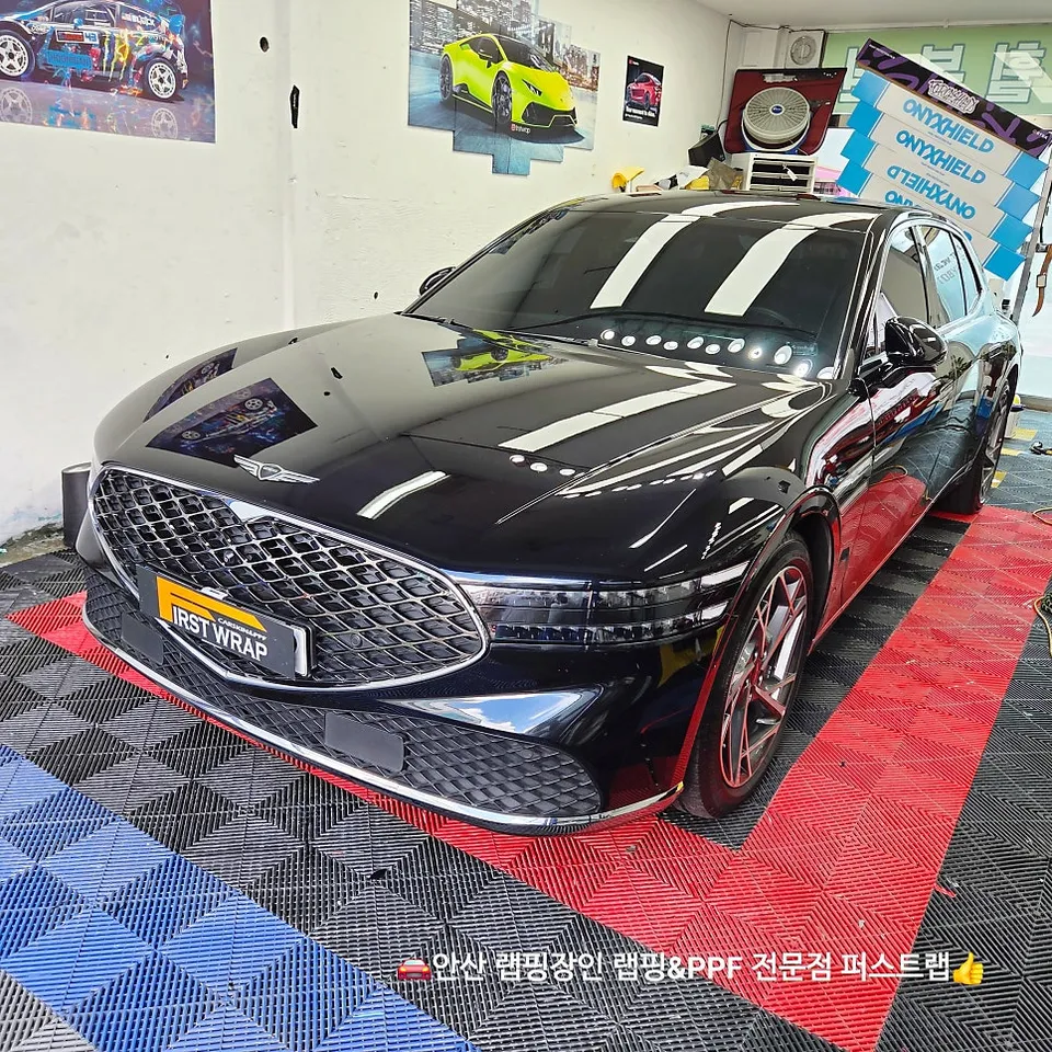 Genesis G90のカーラッピング事例|デュオトーンで高級感をプラス 施工写真 3-3
