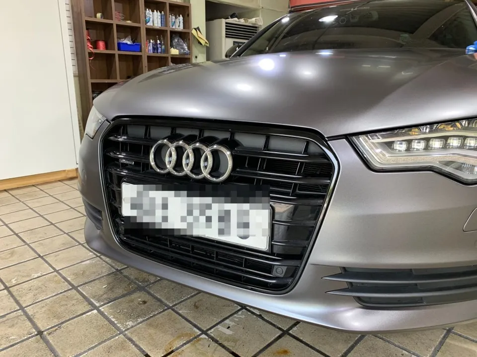 Audi A6のカーラッピング事例|サテングレーで高級感アップ 施工写真 3-1