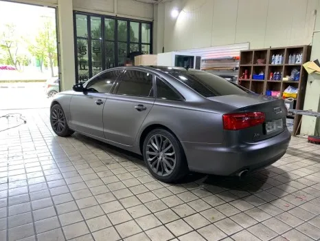 Audi A6のカーラッピング事例|サテングレーで高級感アップ 施工写真 1-3