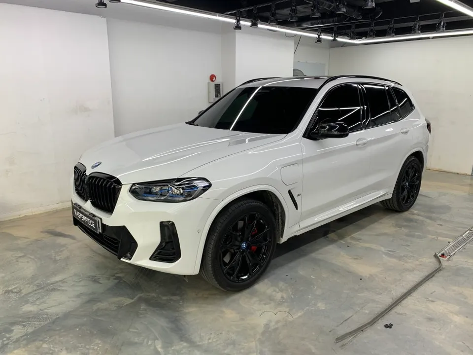 BMW X3 vinyl wrap - BMW X3 Vinyl Wrap Review: Matte Carbon Style Upgrade photo 3