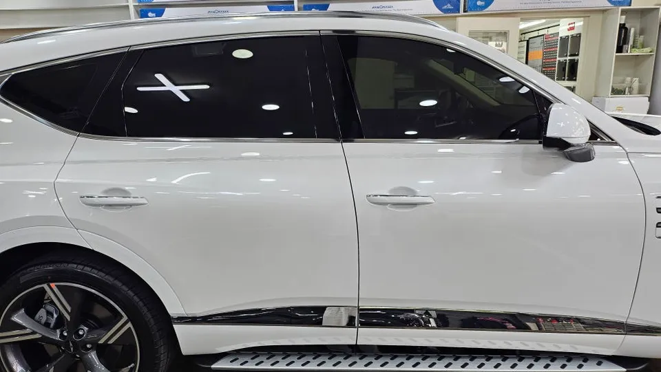 Genesis GV80 カーフィルム施工事例|費用目安と仕上がり 施工写真 1-2