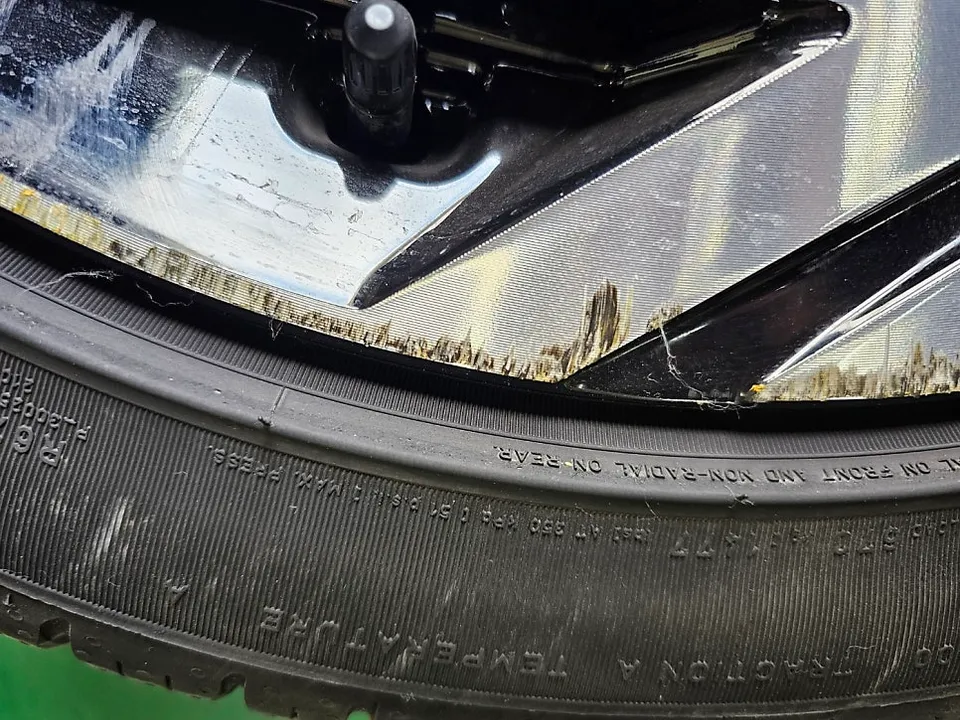 BMWのホイールリペア・塗装事例 施工写真 4