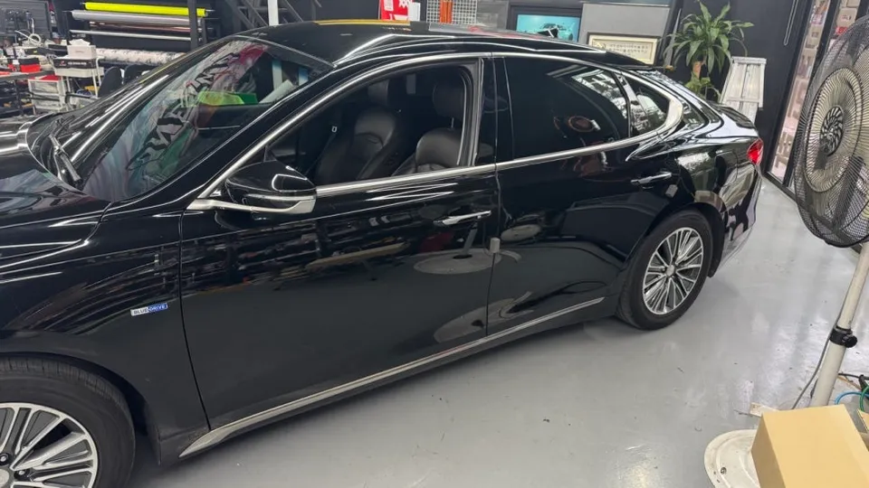Hyundai Azera PPF施工事例|クロームパーツのブラックアウト 施工写真 2-1