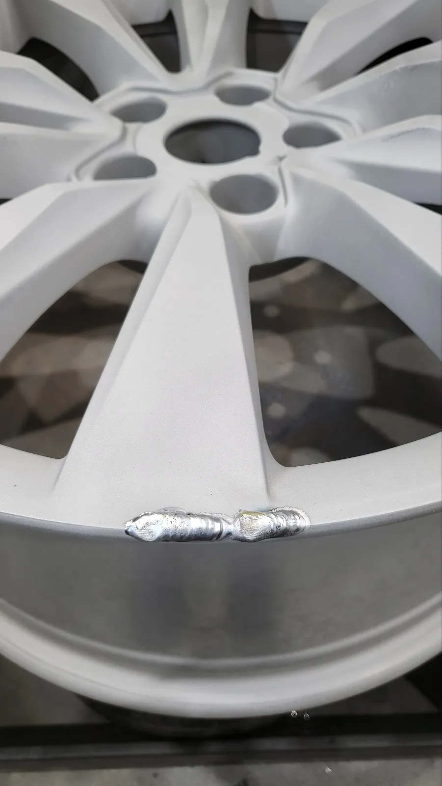 Hyundai Grandeur HG wheel repair - Hyundai Grandeur HG Wheel Repair & Painting Review - Like New photo 8