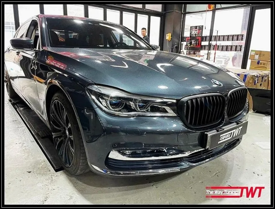 BMW 7 Series steering wheel - BMW 7 Series Custom Steering Wheel Upgrade Review photo 3