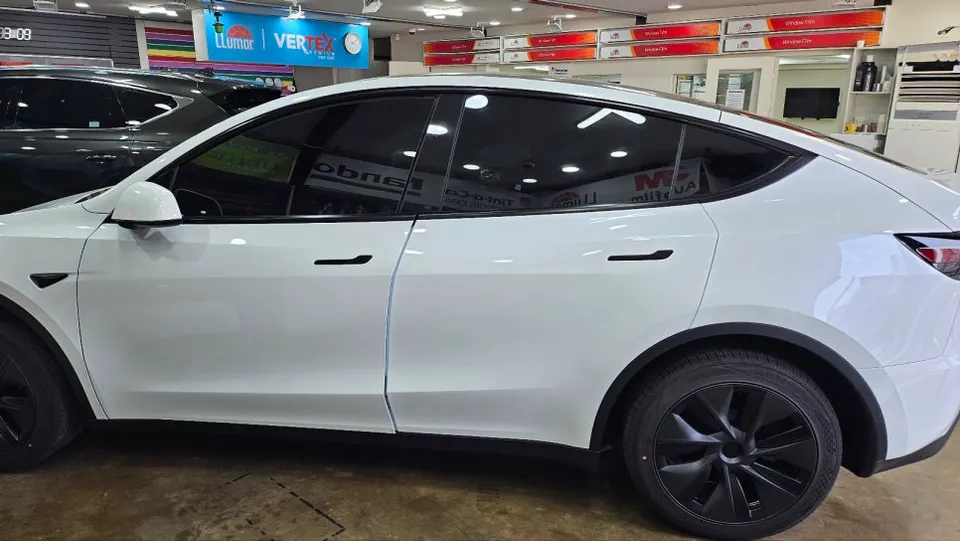 Tesla Model Y PPF施工事例|費用目安と仕上がり 施工写真 1-3