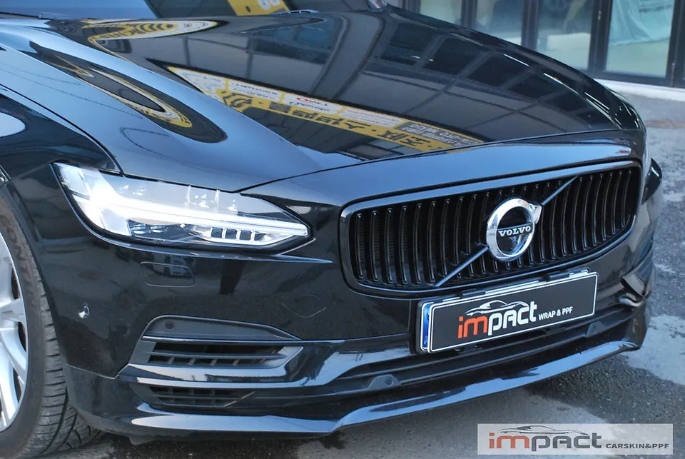 Volvo S90のカーラッピング事例:クローム除去で印象激変 施工写真 1-3