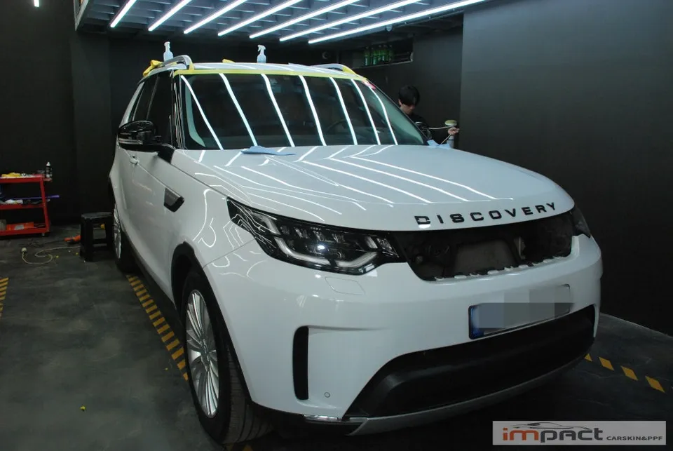 Land Rover Discovery 5のカーラッピング事例｜ブラックパック 施工写真 1-1
