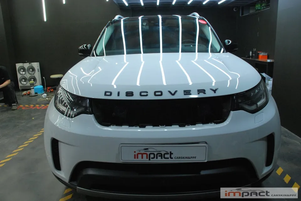 Land Rover Discovery 5のカーラッピング事例｜ブラックパック 施工写真 2-1