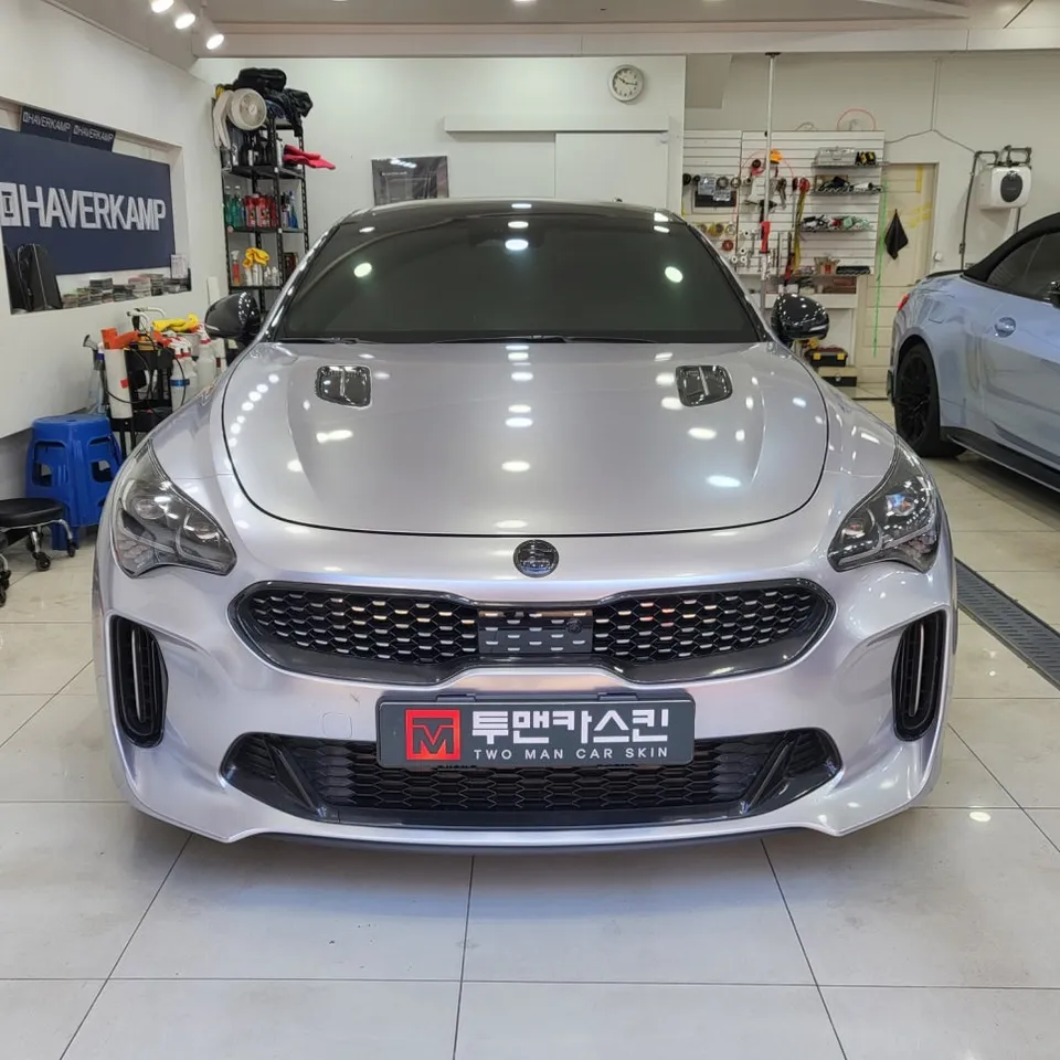 Kia Stingerのカーラッピング事例|2年後の剥離と仕上がり 施工写真 2-1