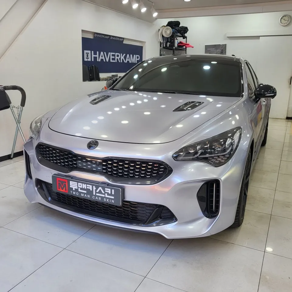 Kia Stingerのカーラッピング事例|2年後の剥離と仕上がり 施工写真 3-1