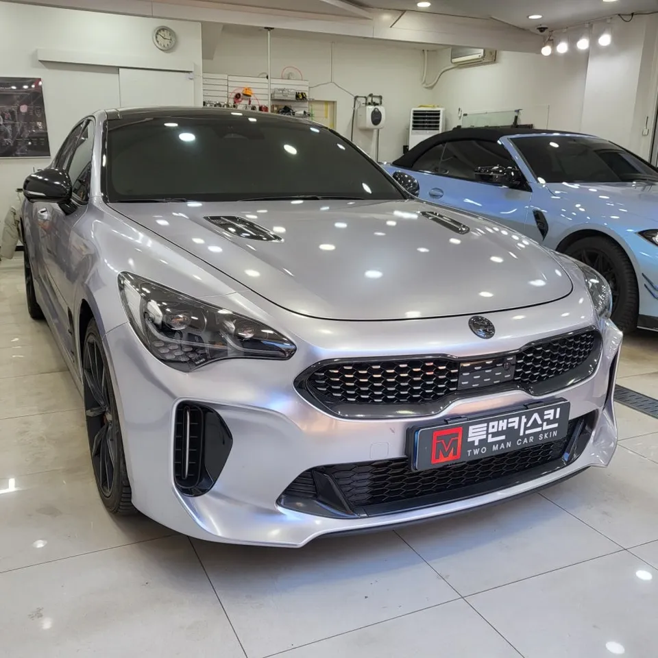 Kia Stingerのカーラッピング事例|2年後の剥離と仕上がり 施工写真 1-2