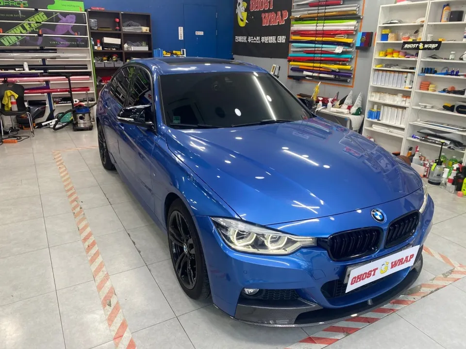 BMW 3 Series G20 カーラッピング事例|光沢ブラックのルーフ 施工写真 2-1