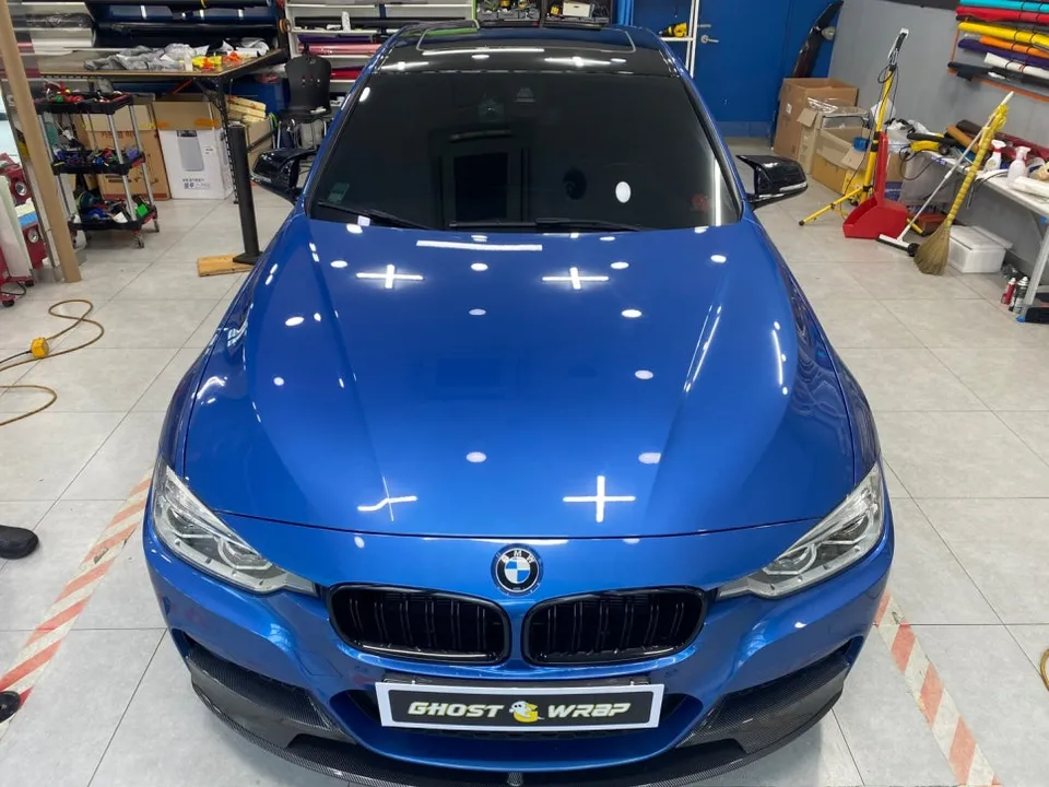BMW 3 Series G20 カーラッピング事例|光沢ブラックのルーフ 施工写真 1-3