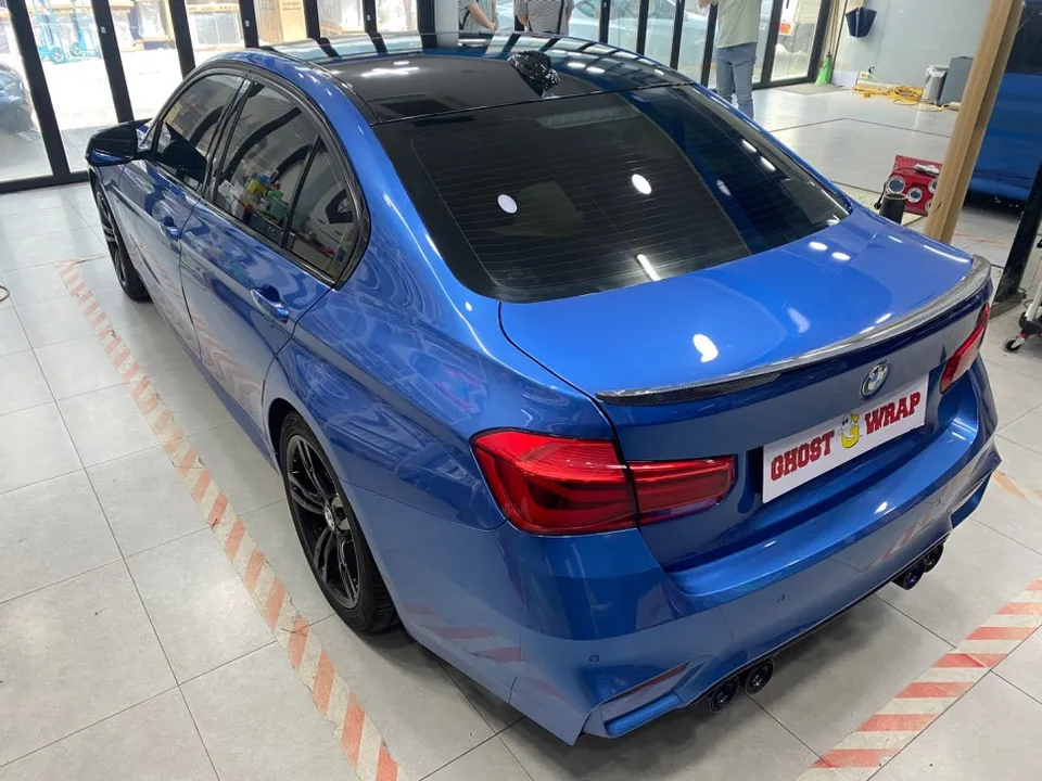 BMW 3 Series G20 カーラッピング事例|光沢ブラックのルーフ 施工写真 3-3