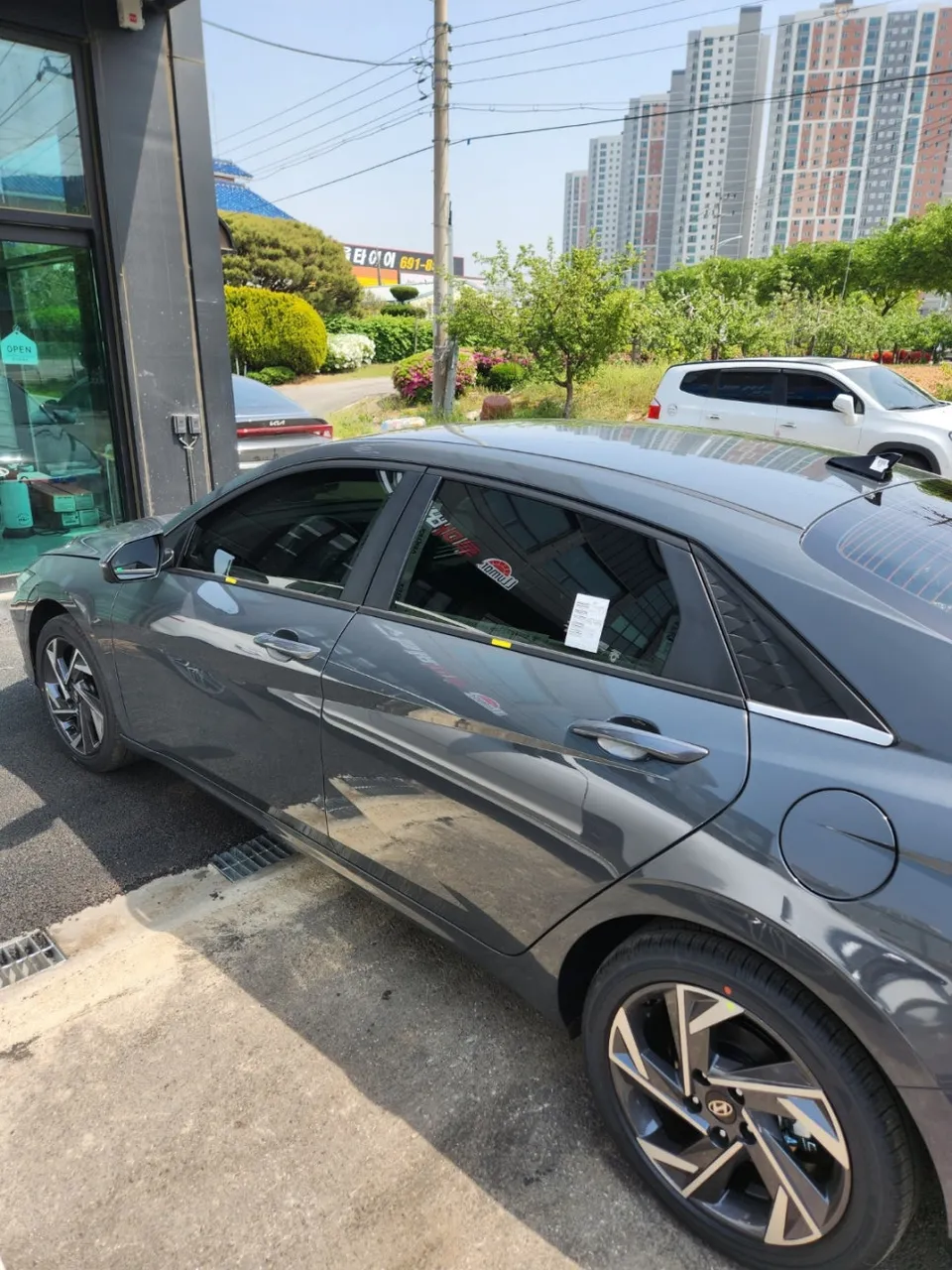 Hyundai Elantra CN7 window tinting - Hyundai Elantra Window Tinting Review — 35% Front Tint photo 6