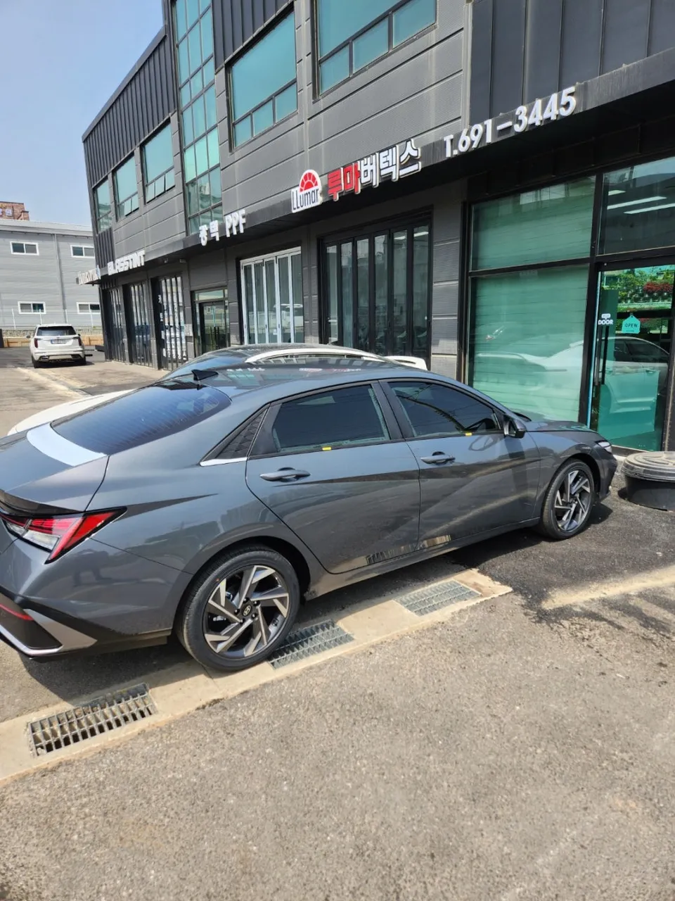 Hyundai Elantra CN7のカーフィルム施工事例｜費用目安・仕上がり 施工写真 3-2