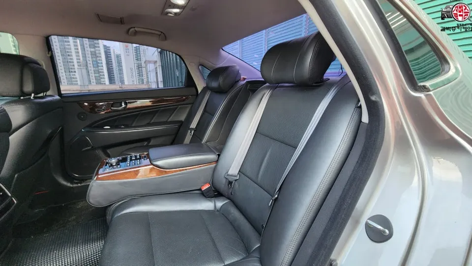 Hyundai Equus interior customization - Hyundai Equus Interior Customization Review photo 5