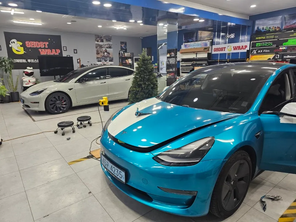 Tesla Model 3のカーラッピング事例|費用目安・仕上がり 施工写真 1-3